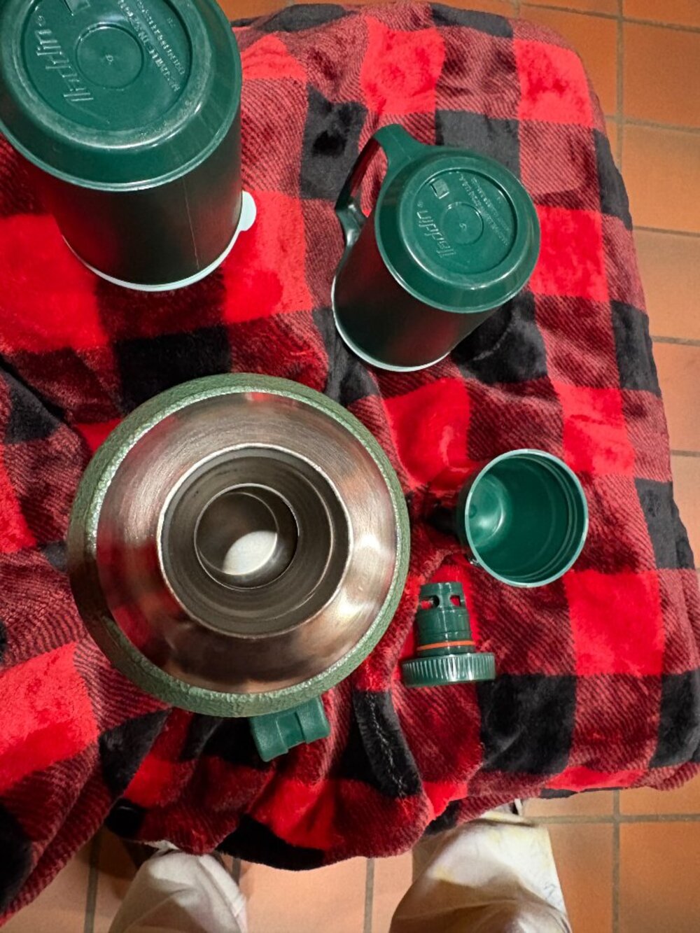 Aladdin Stanley 1-Quart Thermos A-944DH | Green Hammertone | Complete w/ 2 Cups - Picture 4 of 8